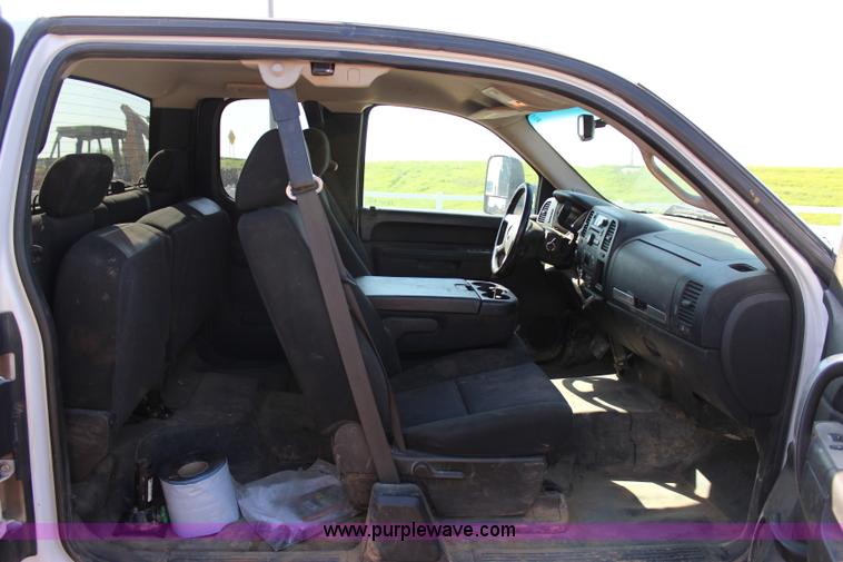 image for item I1571 2010 Chevrolet Silverado 2500HD Z71 Ext. Cab pickup truck