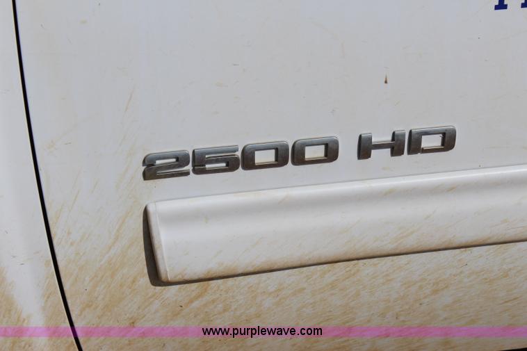 image for item I1571 2010 Chevrolet Silverado 2500HD Z71 Ext. Cab pickup truck