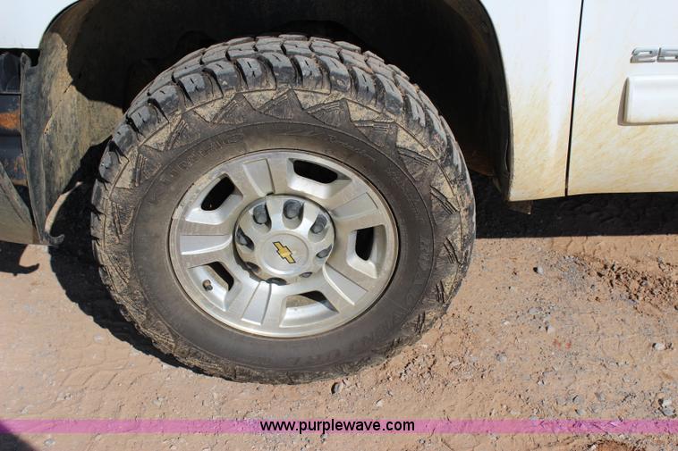 image for item I1571 2010 Chevrolet Silverado 2500HD Z71 Ext. Cab pickup truck