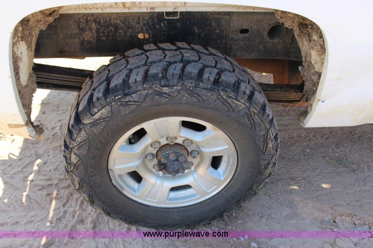 image for item I1571 2010 Chevrolet Silverado 2500HD Z71 Ext. Cab pickup truck