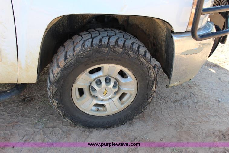 image for item I1571 2010 Chevrolet Silverado 2500HD Z71 Ext. Cab pickup truck