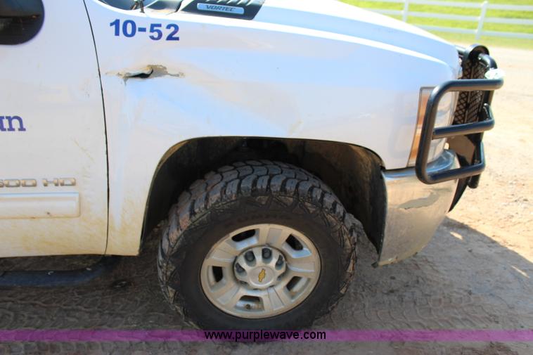 image for item I1571 2010 Chevrolet Silverado 2500HD Z71 Ext. Cab pickup truck