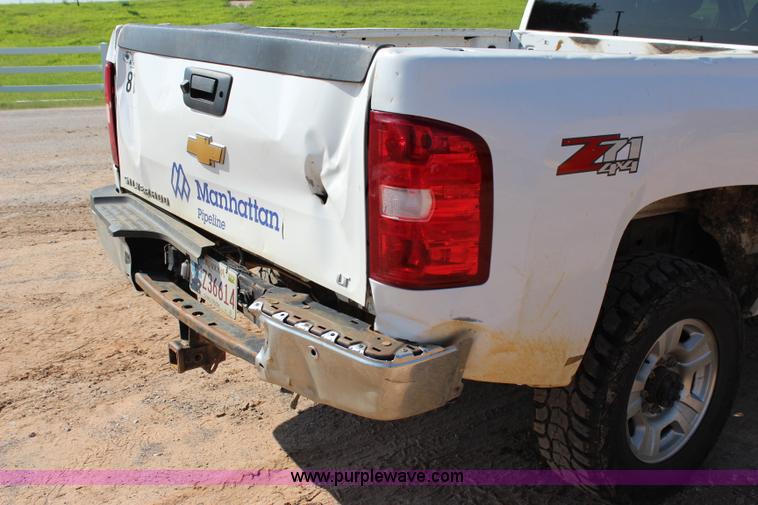 image for item I1571 2010 Chevrolet Silverado 2500HD Z71 Ext. Cab pickup truck