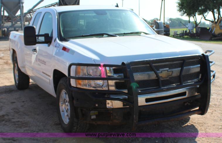 image for item I1573 2009 Chevrolet Silverado 1500 Z71 Ext. Cab pickup truck