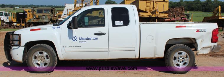 image for item I1573 2009 Chevrolet Silverado 1500 Z71 Ext. Cab pickup truck