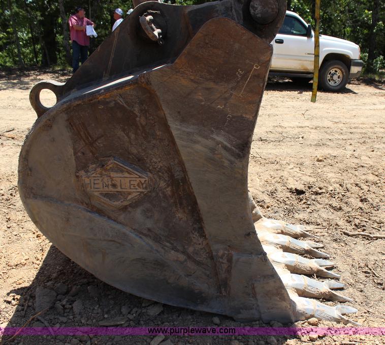 image for item I1582 2005 Komatsu PC300LC-7 excavator