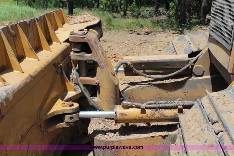 image for item I1583 2001 Caterpillar D6M LGP dozer