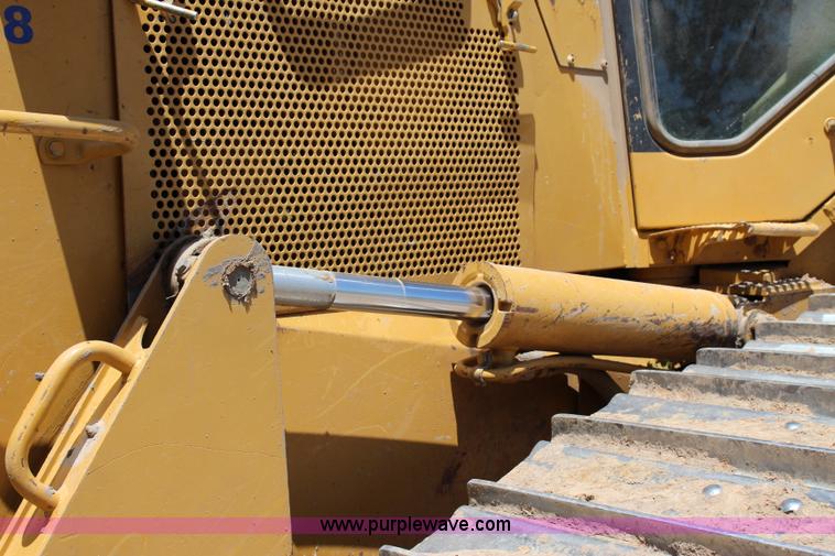 image for item I1583 2001 Caterpillar D6M LGP dozer