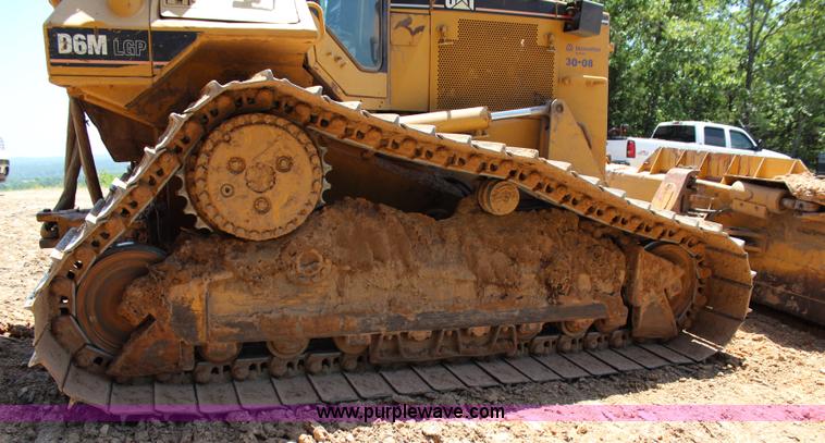 image for item I1583 2001 Caterpillar D6M LGP dozer
