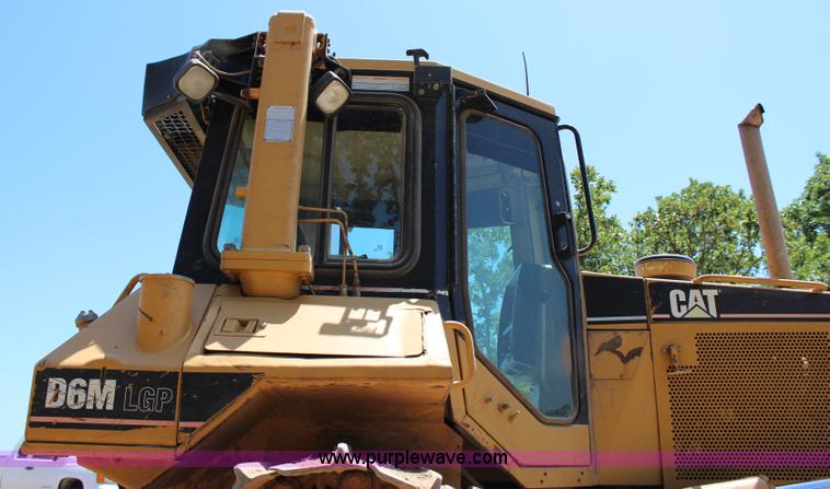 image for item I1583 2001 Caterpillar D6M LGP dozer