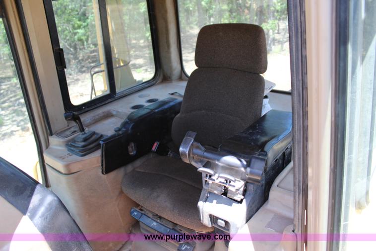 image for item I1583 2001 Caterpillar D6M LGP dozer