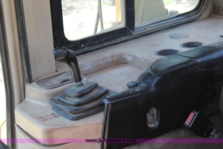 image for item I1583 2001 Caterpillar D6M LGP dozer