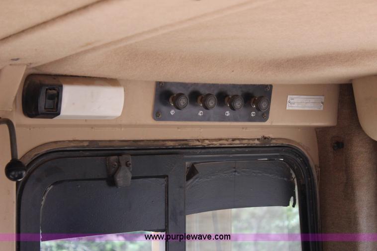 image for item I1583 2001 Caterpillar D6M LGP dozer