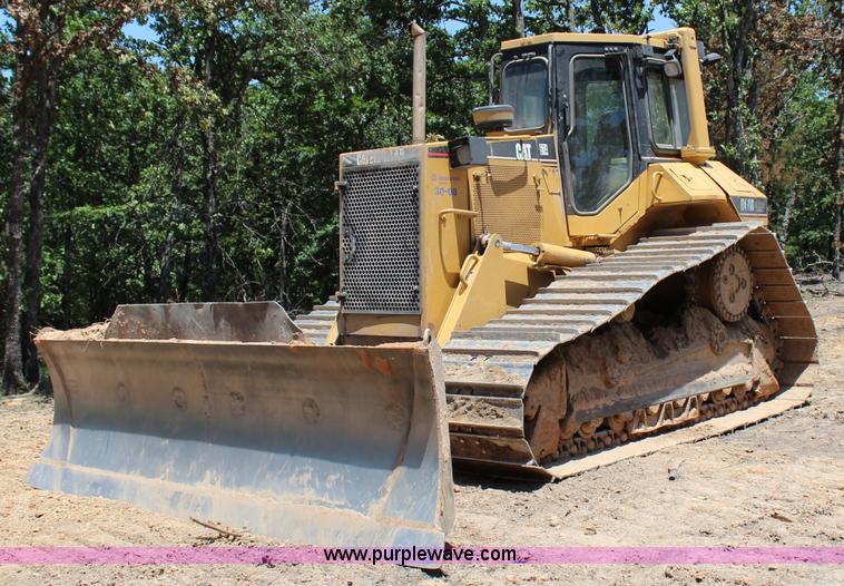 image for item I1583 2001 Caterpillar D6M LGP dozer