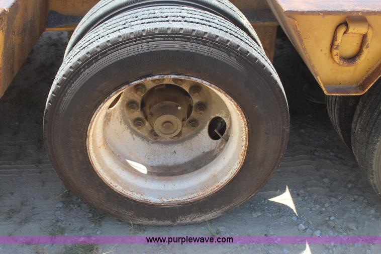 image for item I1584 1999 Atoka 24DE503 drop deck trailer