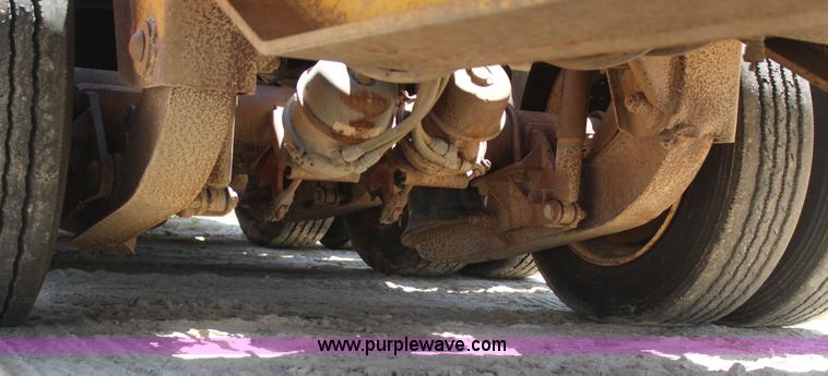 image for item I1584 1999 Atoka 24DE503 drop deck trailer