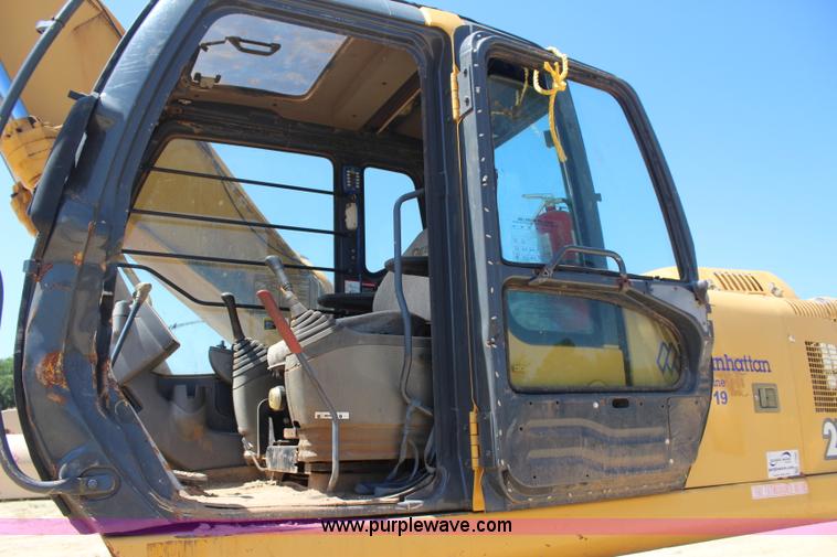 image for item I1585 2004 John Deere 270C LC excavator
