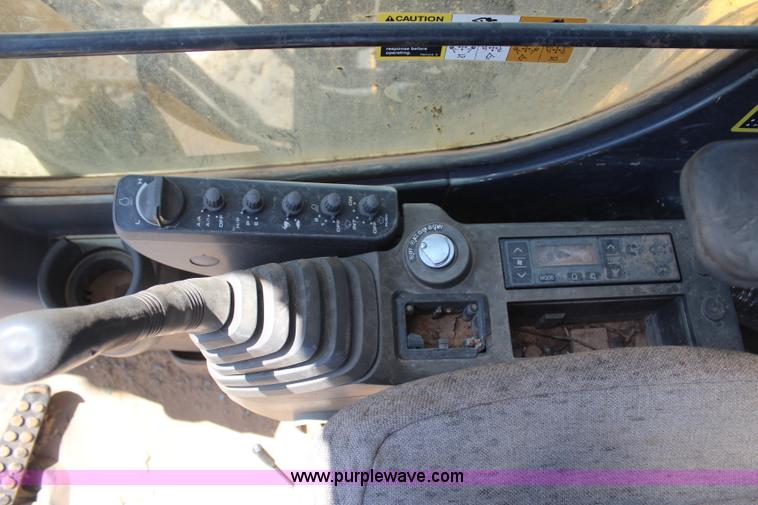 image for item I1585 2004 John Deere 270C LC excavator