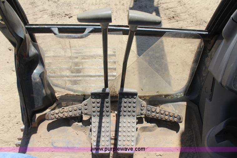 image for item I1585 2004 John Deere 270C LC excavator