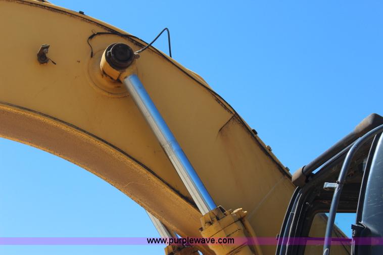 image for item I1585 2004 John Deere 270C LC excavator