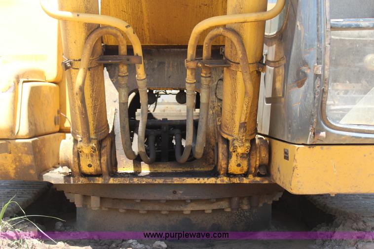 image for item I1585 2004 John Deere 270C LC excavator