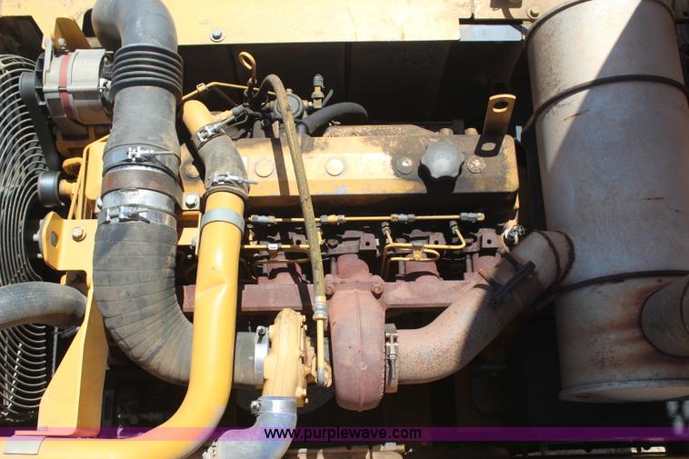 image for item I1585 2004 John Deere 270C LC excavator