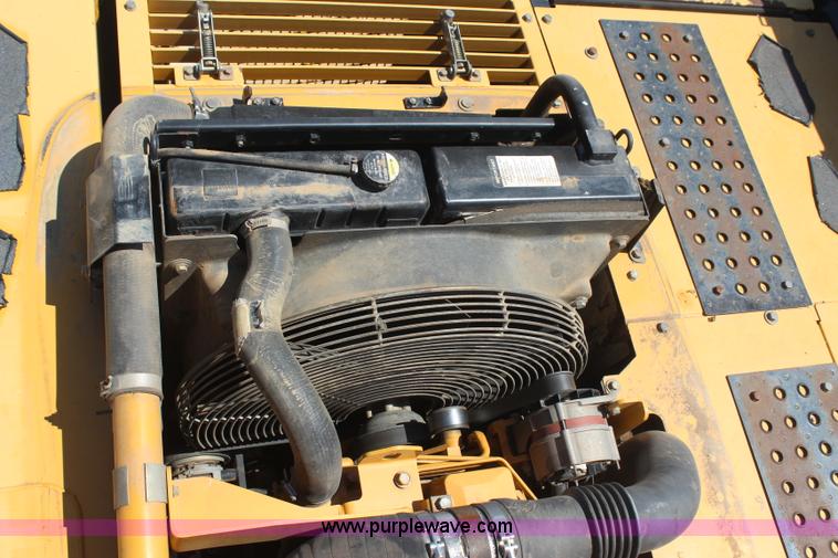 image for item I1585 2004 John Deere 270C LC excavator