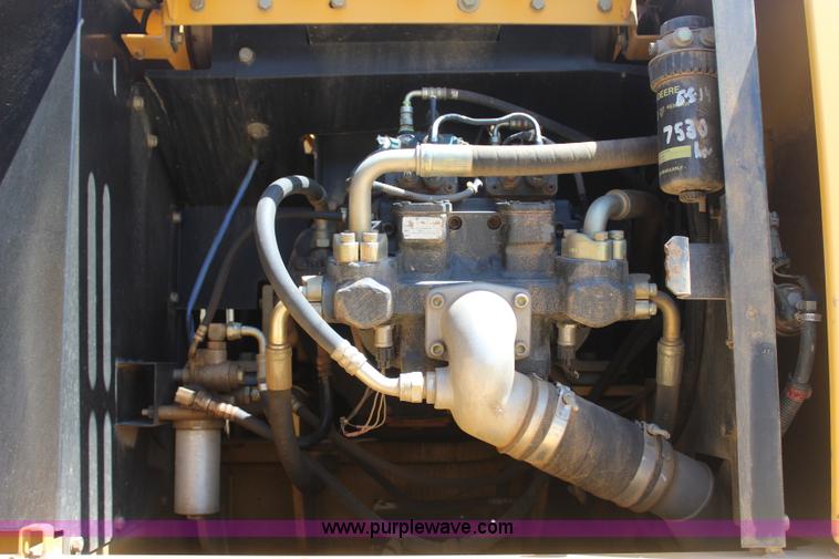 image for item I1585 2004 John Deere 270C LC excavator