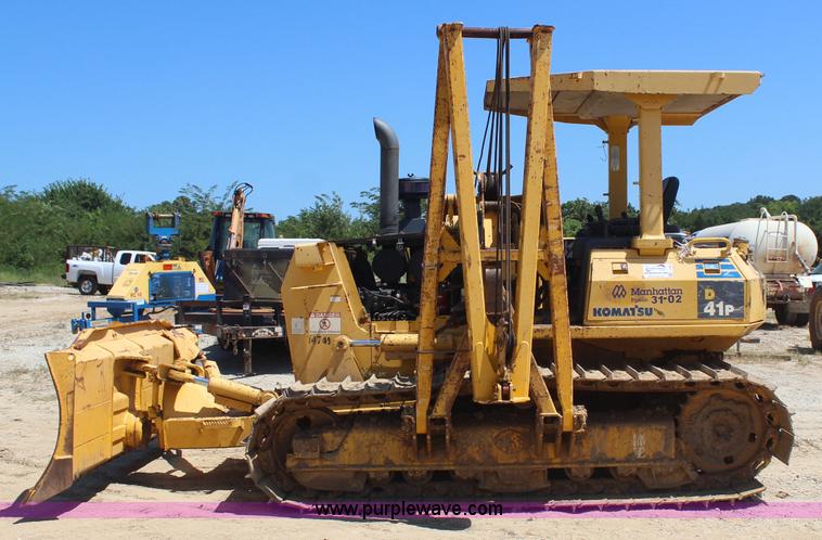image for item I1586 2006 Komatsu D41P-6 pipelayer