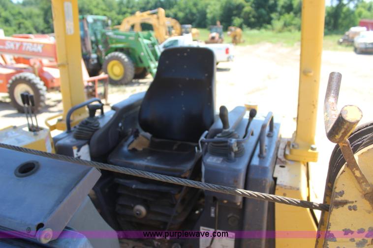 image for item I1586 2006 Komatsu D41P-6 pipelayer