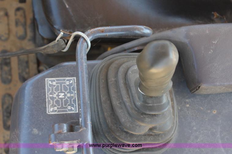 image for item I1586 2006 Komatsu D41P-6 pipelayer