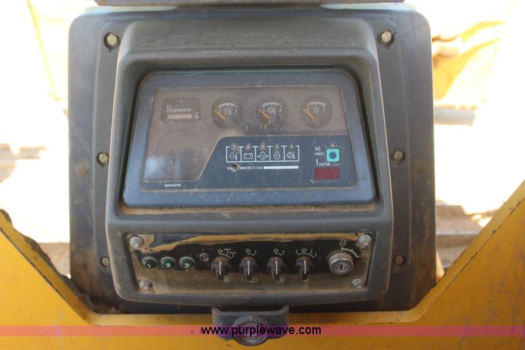 image for item I1586 2006 Komatsu D41P-6 pipelayer