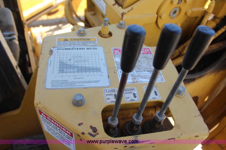 image for item I1586 2006 Komatsu D41P-6 pipelayer