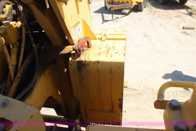 image for item I1586 2006 Komatsu D41P-6 pipelayer