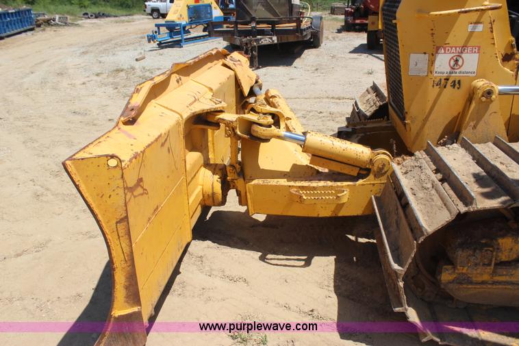 image for item I1586 2006 Komatsu D41P-6 pipelayer
