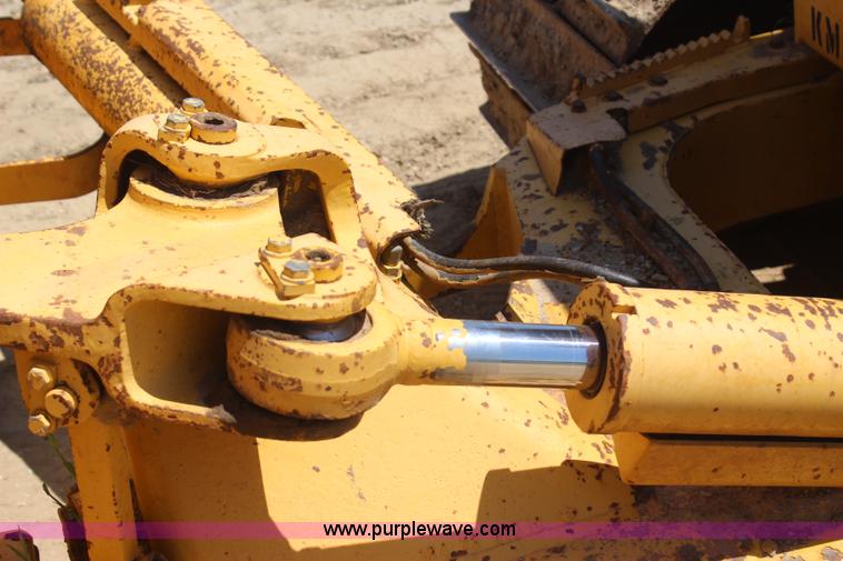 image for item I1586 2006 Komatsu D41P-6 pipelayer