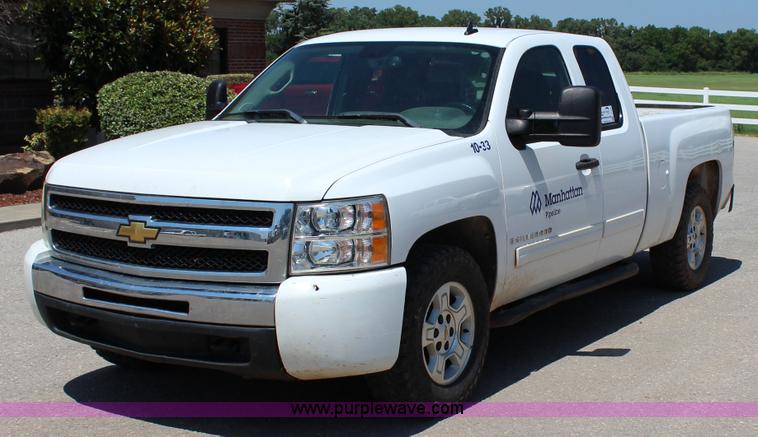 image for item I1588 2009 Chevrolet Silverado 1500 LT Ext. Cab pickup truck