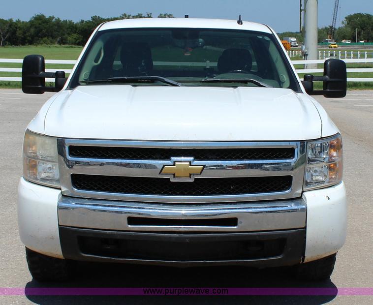 image for item I1588 2009 Chevrolet Silverado 1500 LT Ext. Cab pickup truck