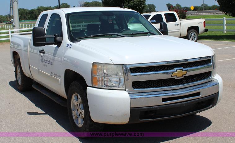 image for item I1588 2009 Chevrolet Silverado 1500 LT Ext. Cab pickup truck