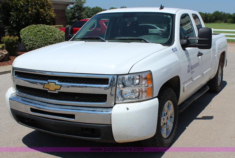 image for item I1588 2009 Chevrolet Silverado 1500 LT Ext. Cab pickup truck