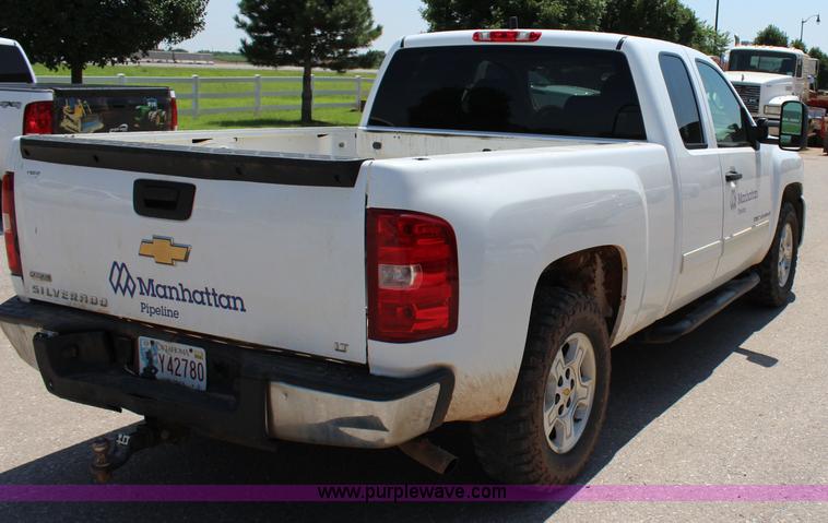 image for item I1588 2009 Chevrolet Silverado 1500 LT Ext. Cab pickup truck