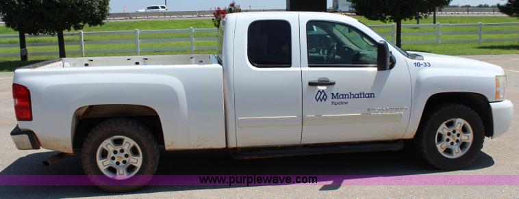 image for item I1588 2009 Chevrolet Silverado 1500 LT Ext. Cab pickup truck