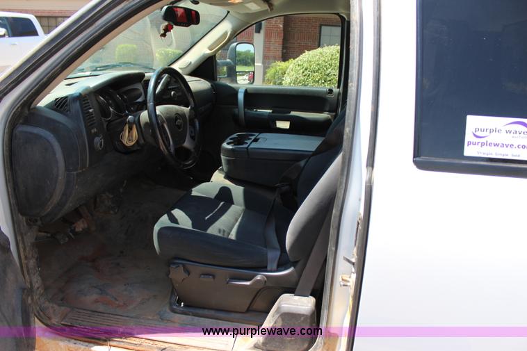 image for item I1588 2009 Chevrolet Silverado 1500 LT Ext. Cab pickup truck