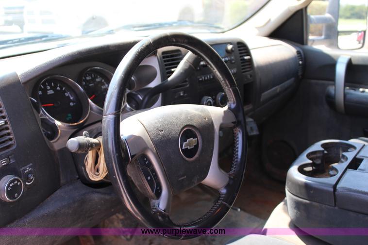 image for item I1588 2009 Chevrolet Silverado 1500 LT Ext. Cab pickup truck