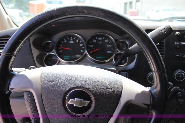 image for item I1588 2009 Chevrolet Silverado 1500 LT Ext. Cab pickup truck