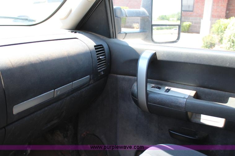 image for item I1588 2009 Chevrolet Silverado 1500 LT Ext. Cab pickup truck