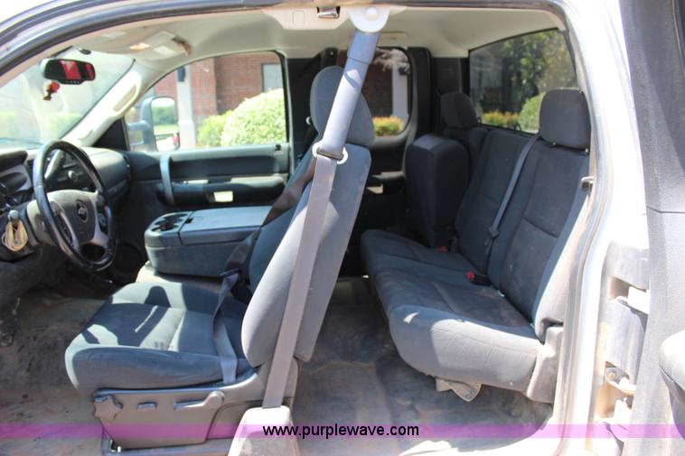 image for item I1588 2009 Chevrolet Silverado 1500 LT Ext. Cab pickup truck