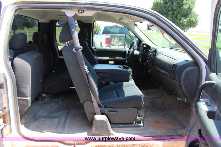 image for item I1588 2009 Chevrolet Silverado 1500 LT Ext. Cab pickup truck