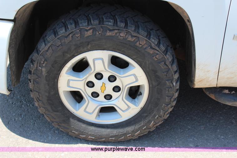 image for item I1588 2009 Chevrolet Silverado 1500 LT Ext. Cab pickup truck