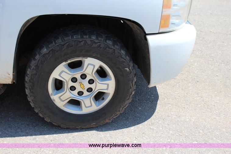 image for item I1588 2009 Chevrolet Silverado 1500 LT Ext. Cab pickup truck